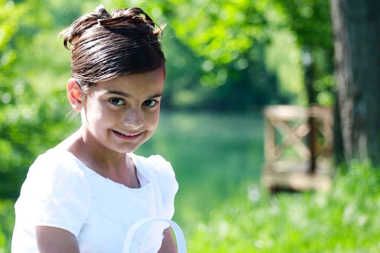 flower girl smiling